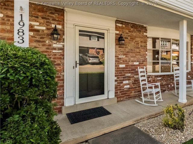 1983 Parkwood Road, Charleston, WV 25314