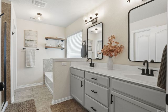 7654 Mission Pt, Boerne, TX 78015