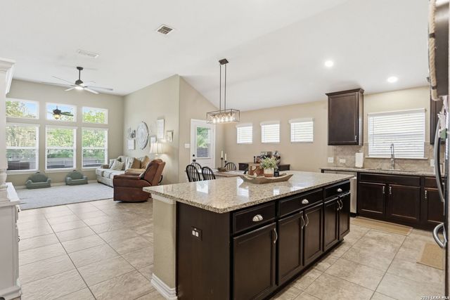 7654 Mission Pt, Boerne, TX 78015