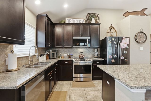 7654 Mission Pt, Boerne, TX 78015