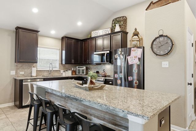 7654 Mission Pt, Boerne, TX 78015