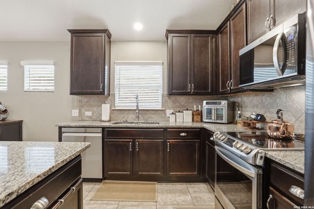 7654 Mission Pt, Boerne, TX 78015