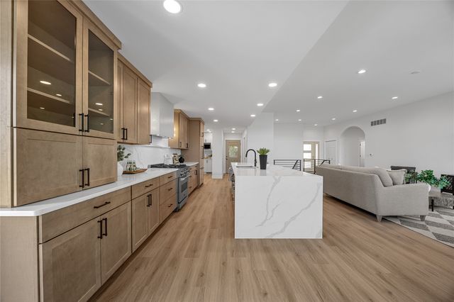 280 N Juniper Street, North Liberty, IA 52317