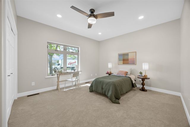 280 N Juniper Street, North Liberty, IA 52317