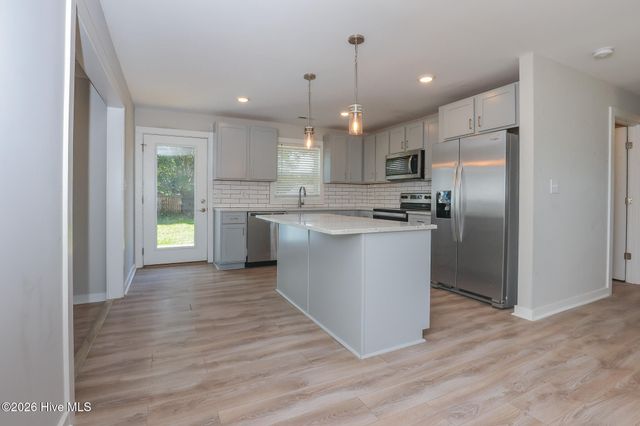 2098 Nc Highway 172, Sneads Ferry, NC 28460