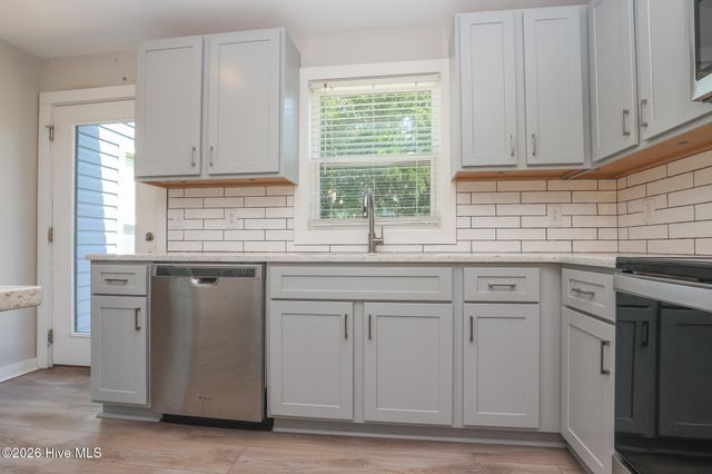 2098 Nc Highway 172, Sneads Ferry, NC 28460