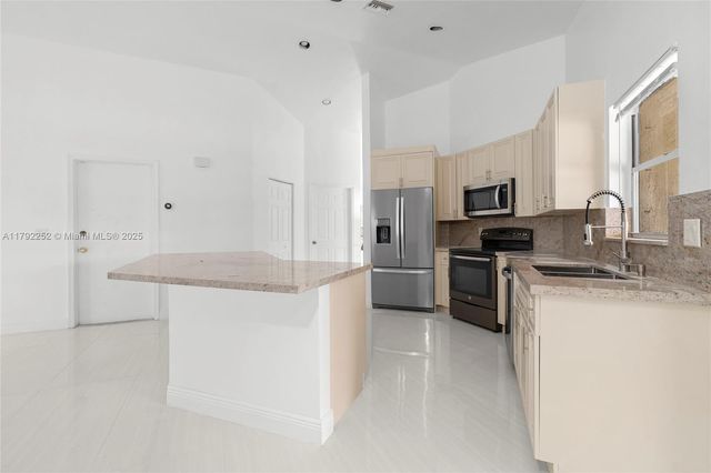 1400 SW 54th Ave, Plantation, FL 33317