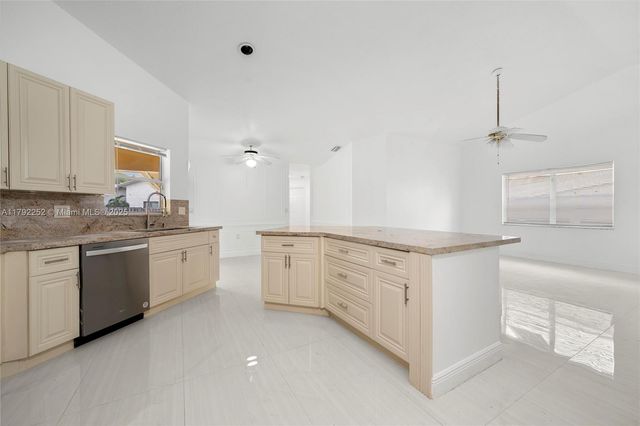 1400 SW 54th Ave, Plantation, FL 33317