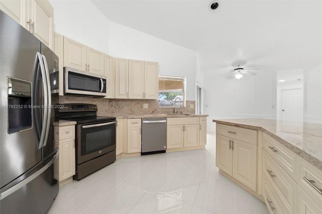 1400 SW 54th Ave, Plantation, FL 33317
