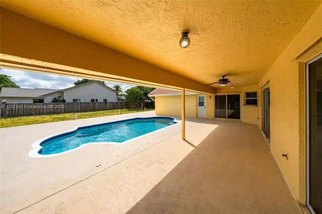 1400 SW 54th Ave, Plantation, FL 33317