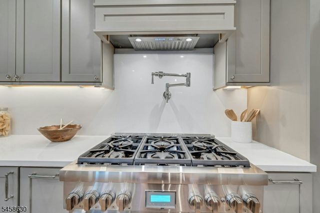 1466 Lamberts Mill Rd, Scotch Plains Twp., NJ 07076