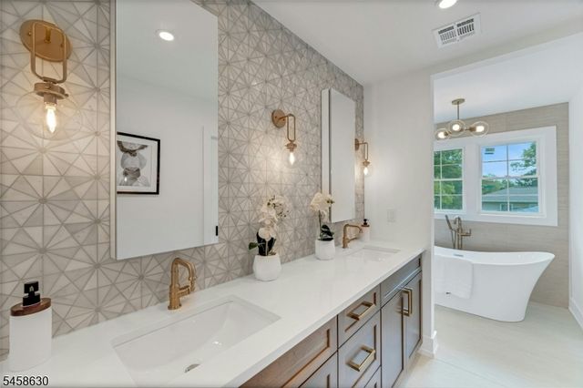 1466 Lamberts Mill Rd, Scotch Plains Twp., NJ 07076