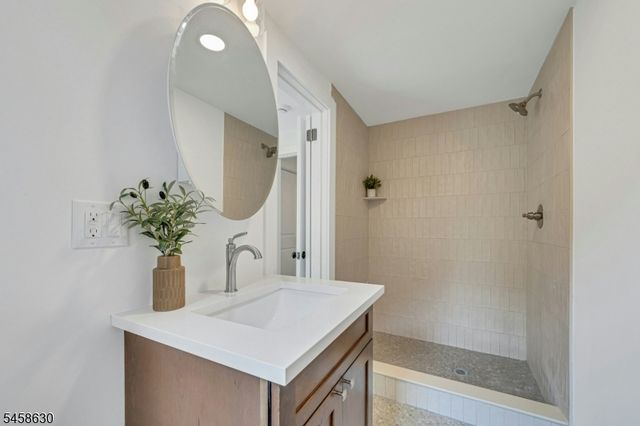 1466 Lamberts Mill Rd, Scotch Plains Twp., NJ 07076
