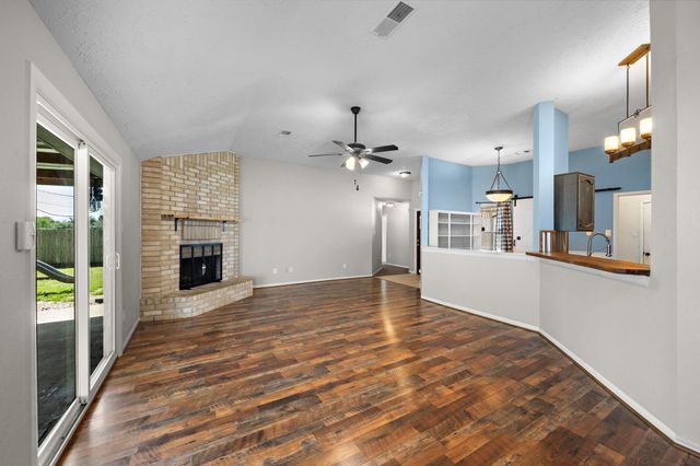 634 Spring Breeze Street, League City, TX 77573