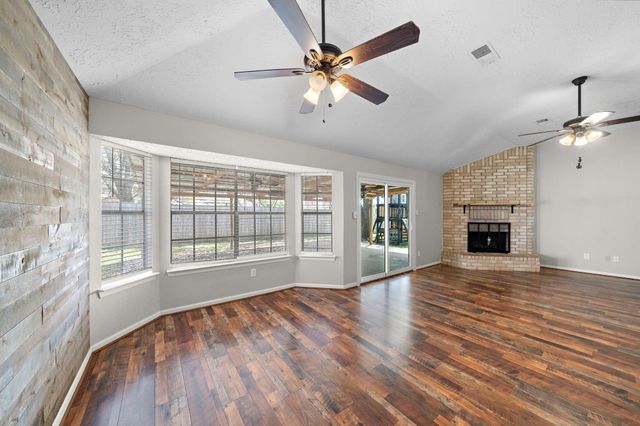 634 Spring Breeze Street, League City, TX 77573