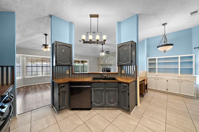 634 Spring Breeze Street, League City, TX 77573