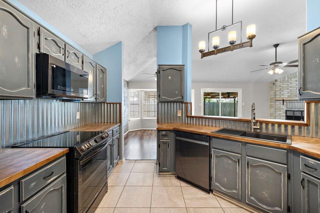 634 Spring Breeze Street, League City, TX 77573