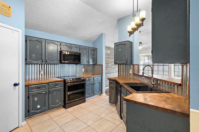 634 Spring Breeze Street, League City, TX 77573