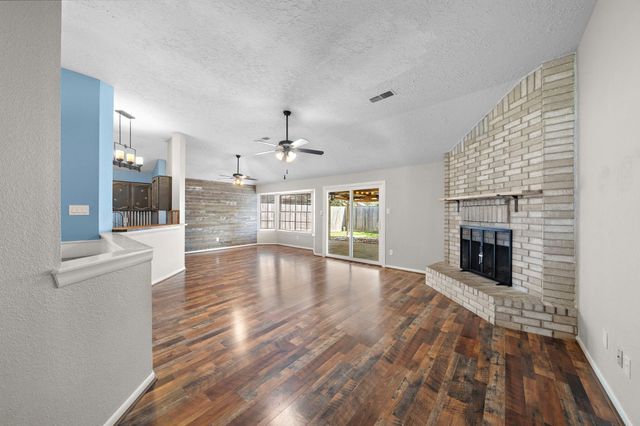 634 Spring Breeze Street, League City, TX 77573
