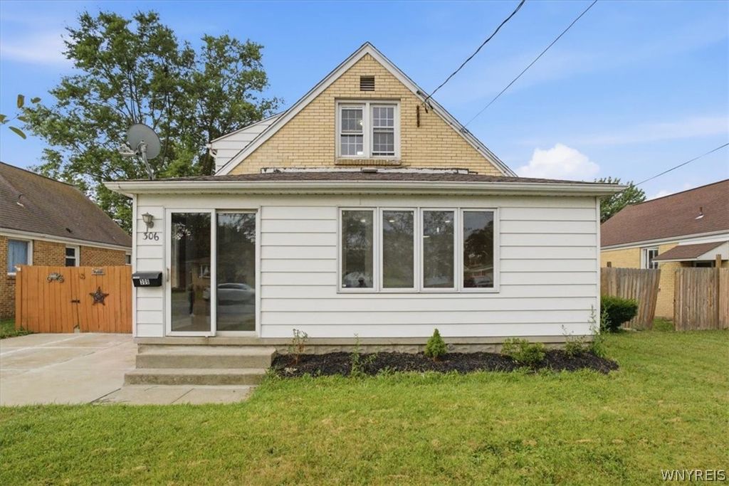 306 Collins Avenue, West Seneca, NY 14224