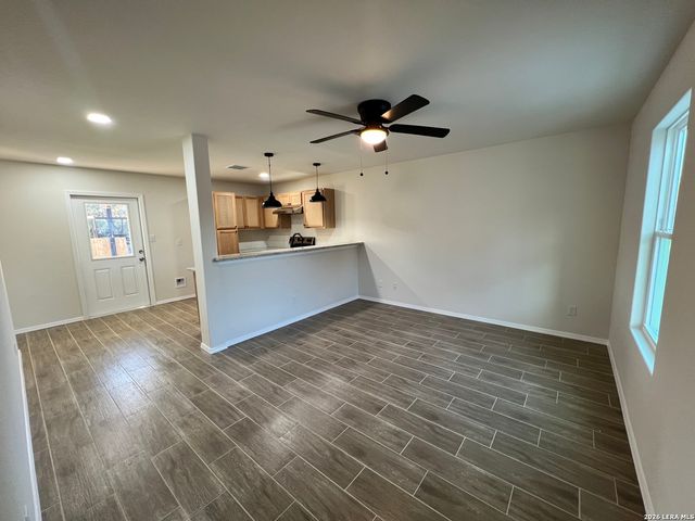 431 CREEKSIDE DR, Canyon Lake, TX 78133