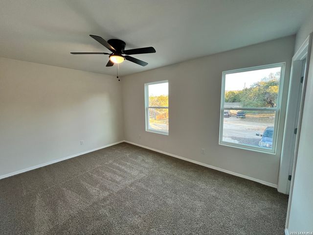431 CREEKSIDE DR, Canyon Lake, TX 78133