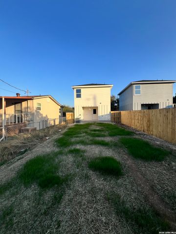 431 CREEKSIDE DR, Canyon Lake, TX 78133