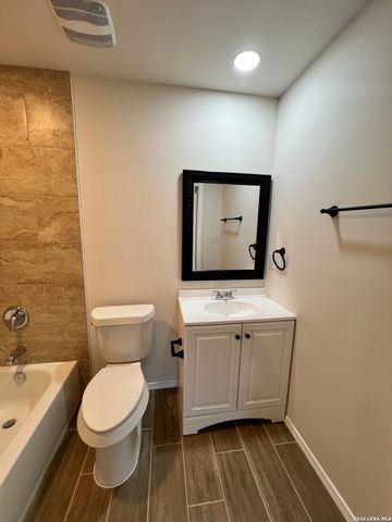 431 CREEKSIDE DR, Canyon Lake, TX 78133