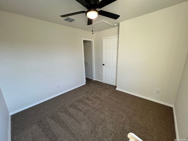 431 CREEKSIDE DR, Canyon Lake, TX 78133