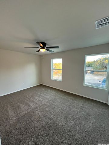 431 CREEKSIDE DR, Canyon Lake, TX 78133