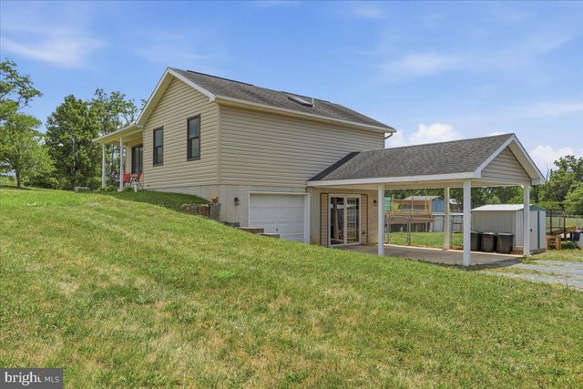 8725 GAP RD, Waynesboro, PA 17268