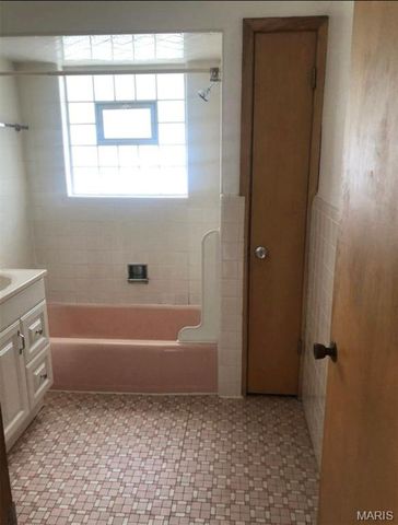 8412 Winzenburg Drive, Richmond Heights, MO 63117