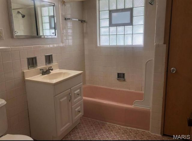 8412 Winzenburg Drive, Richmond Heights, MO 63117