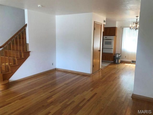 8412 Winzenburg Drive, Richmond Heights, MO 63117