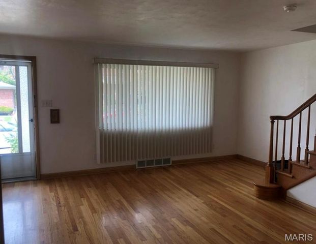 8412 Winzenburg Drive, Richmond Heights, MO 63117