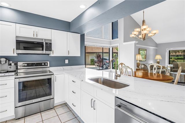 3174 WINDRUSH 25, Sarasota, FL 34235