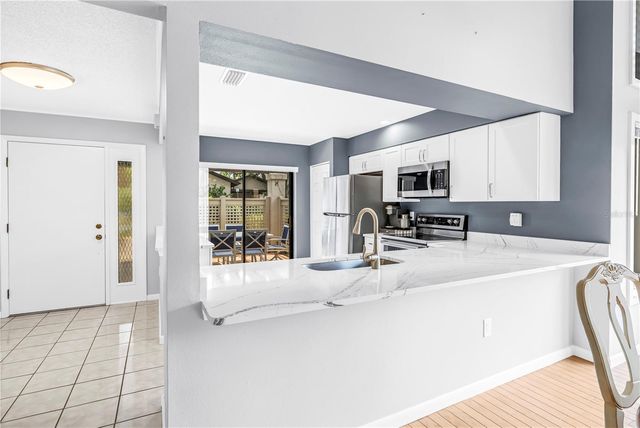 3174 WINDRUSH 25, Sarasota, FL 34235