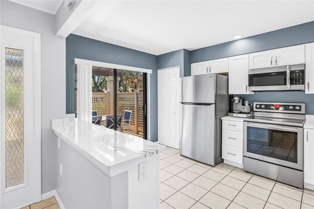 3174 WINDRUSH 25, Sarasota, FL 34235