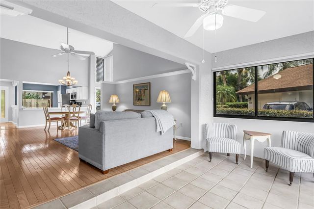 3174 WINDRUSH 25, Sarasota, FL 34235