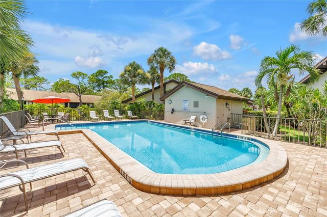 3174 WINDRUSH 25, Sarasota, FL 34235