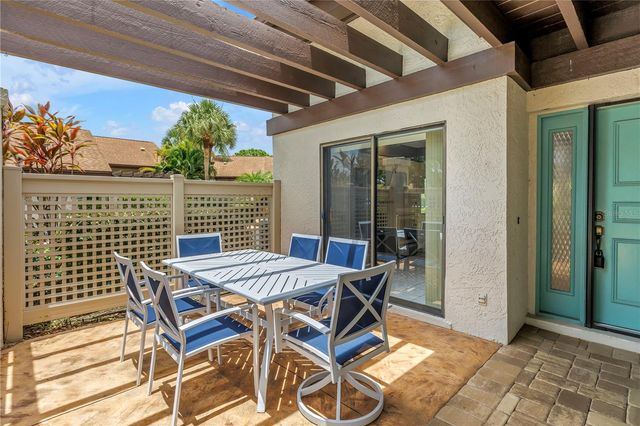 3174 WINDRUSH 25, Sarasota, FL 34235