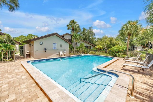 3174 WINDRUSH 25, Sarasota, FL 34235
