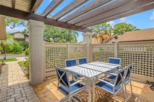 3174 WINDRUSH 25, Sarasota, FL 34235