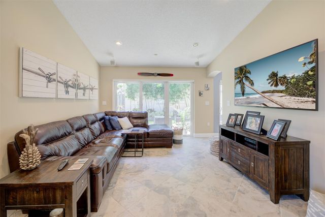 1084 Corkwood Street, Hollywood, FL 33019