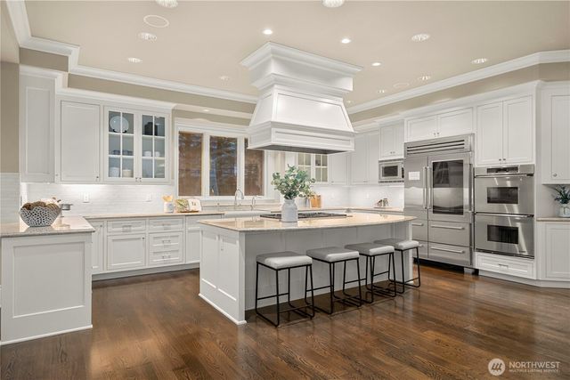 10021 NE 16th Place, Bellevue, WA 98004