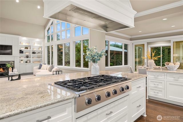 10021 NE 16th Place, Bellevue, WA 98004