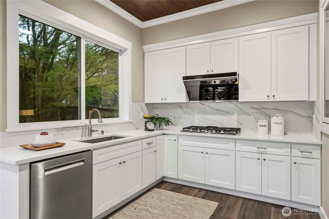 10021 NE 16th Place, Bellevue, WA 98004