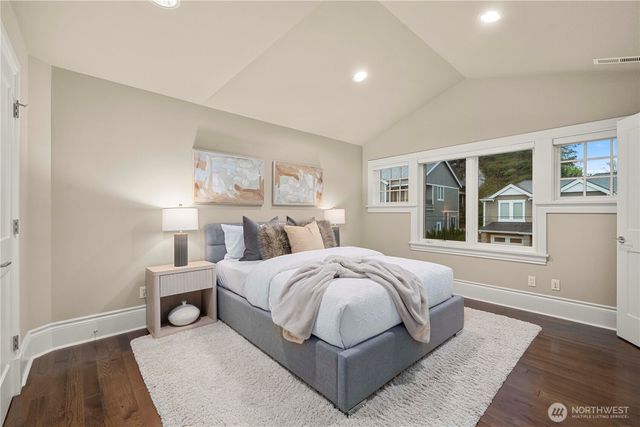 10021 NE 16th Place, Bellevue, WA 98004