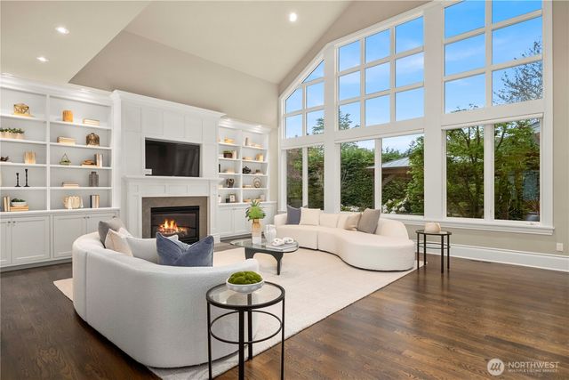 10021 NE 16th Place, Bellevue, WA 98004