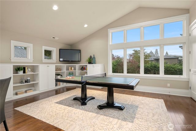 10021 NE 16th Place, Bellevue, WA 98004